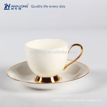 Reine weiße isolierte und klassische Porzellan Fine Bone China Kaffeetasse und Untertasse Set